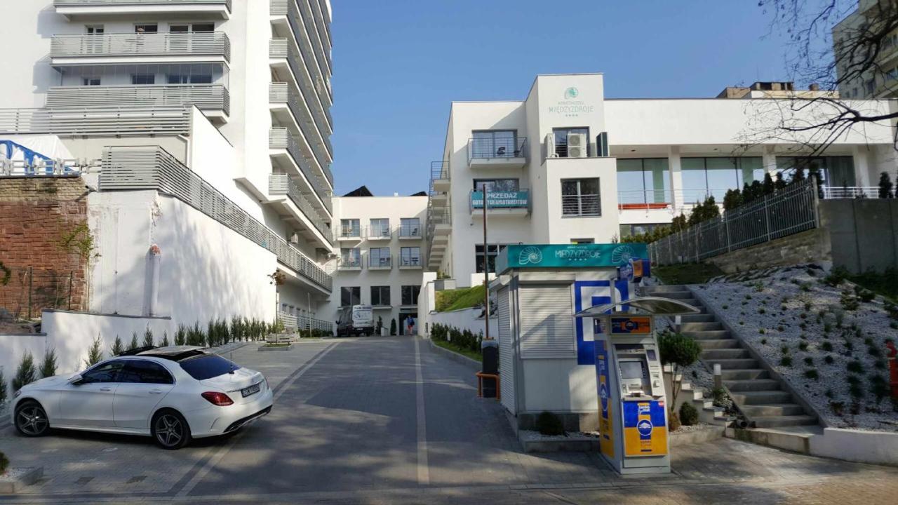 Aparthotel Przy Plazy ミエンジズドロイェ エクステリア 写真