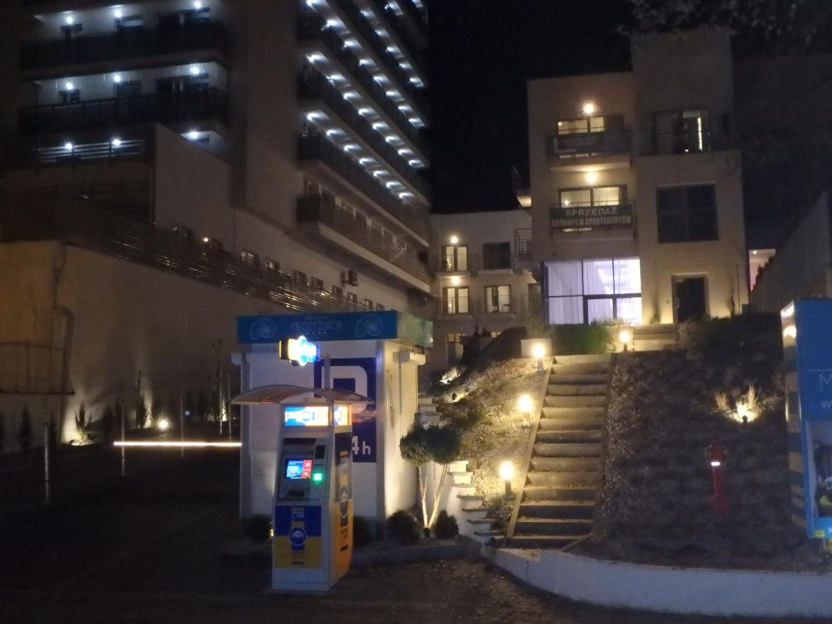Aparthotel Przy Plazy ミエンジズドロイェ エクステリア 写真